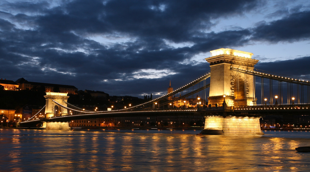 Szechenyi_Chain_Bridge_Budapest_Hungary